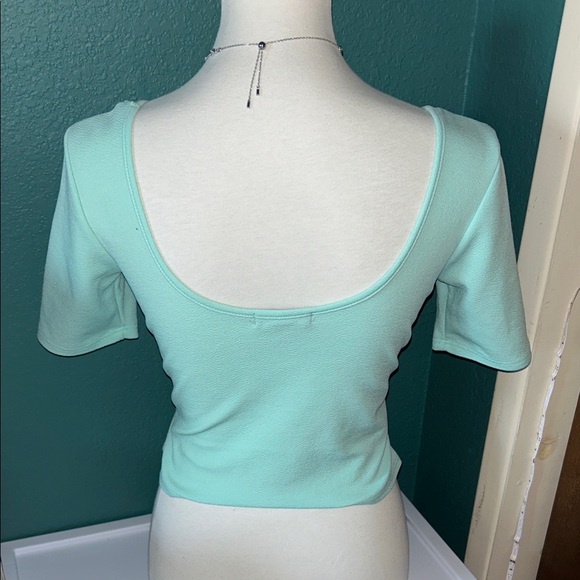 Crop Top - Medium - Picture 2 of 4